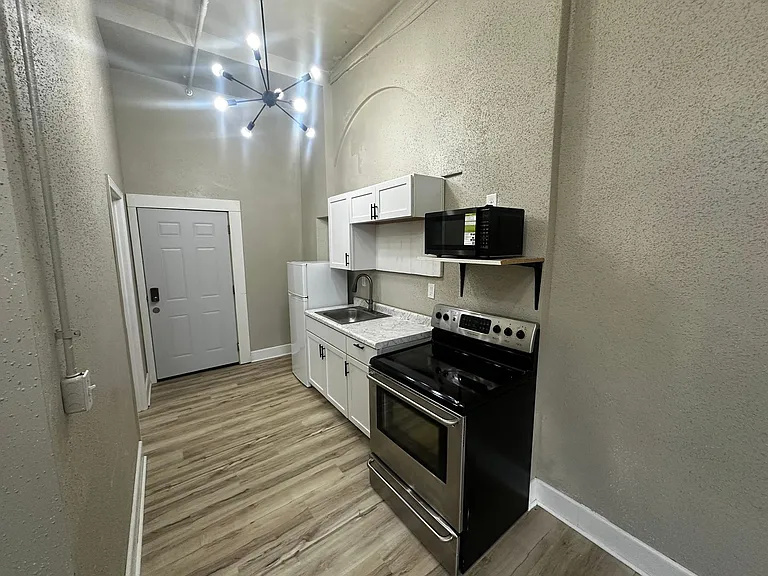 1302 Faraon St — Photo 4