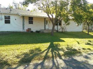 409 S Jackson St, Wolfe City, TX 75496