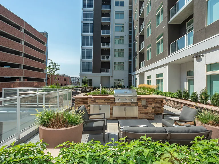 Overture 9th + CO 55+ Active Adult Apartment Homes — Photo 58