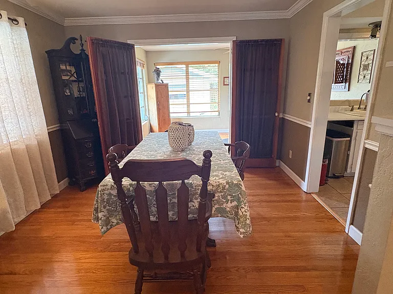 1135 Magnolia Ave — Photo 5