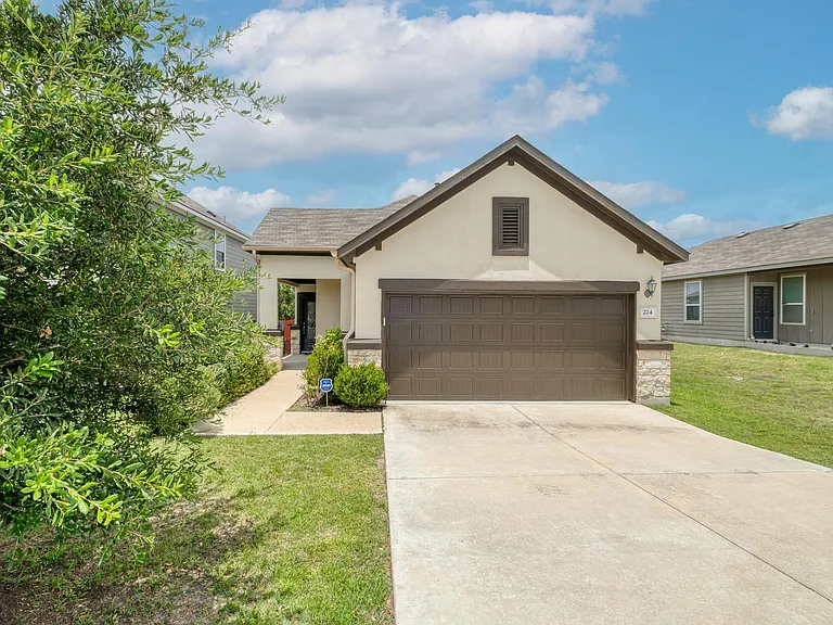 224 Eves Necklace Dr — Photo 1