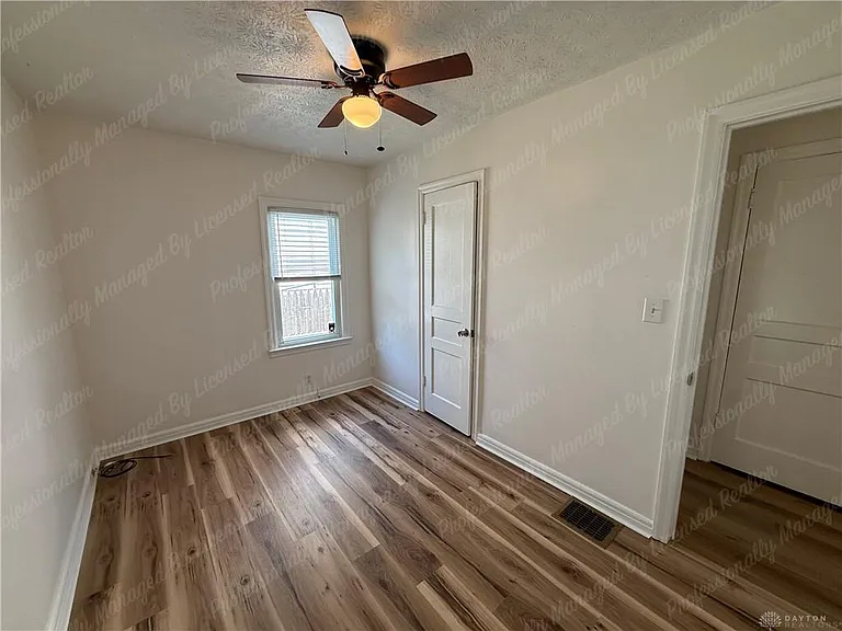 1261 Malden Ave — Photo 12