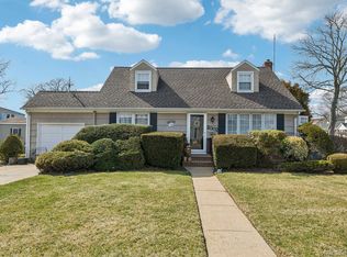 2002 Murray Place, Merrick, NY 11566