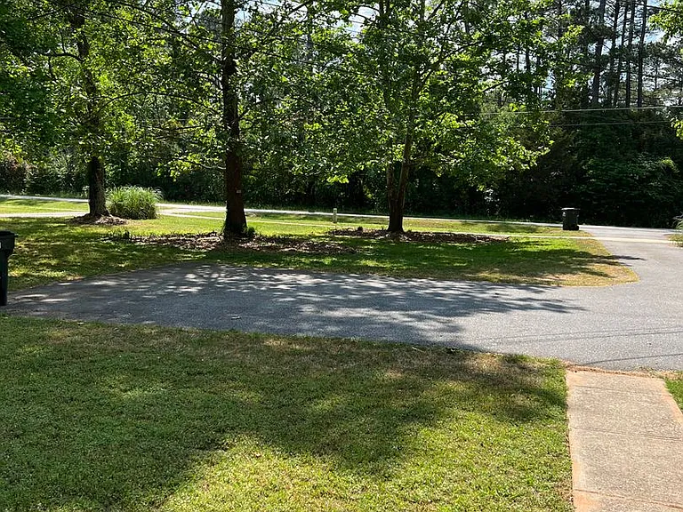627 Whit Davis Rd — Photo 2