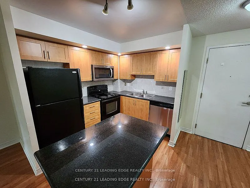 3 bed, $3,000 — Photo 3