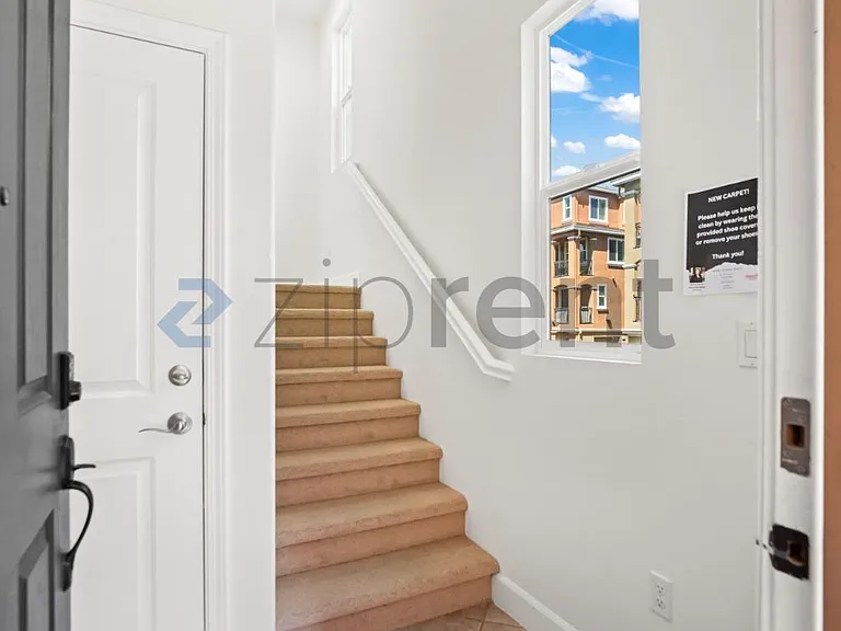 1633 Lee Way — Photo 5
