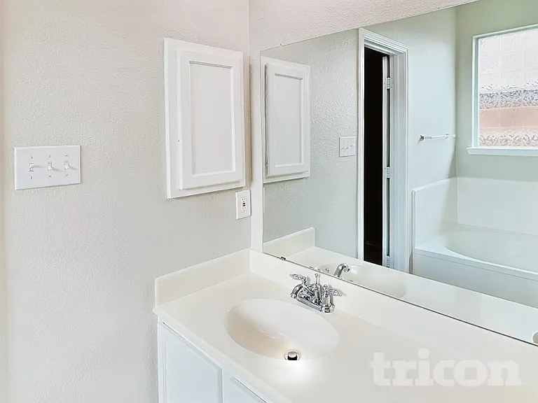 103 Hollow Tree Dr — Photo 8
