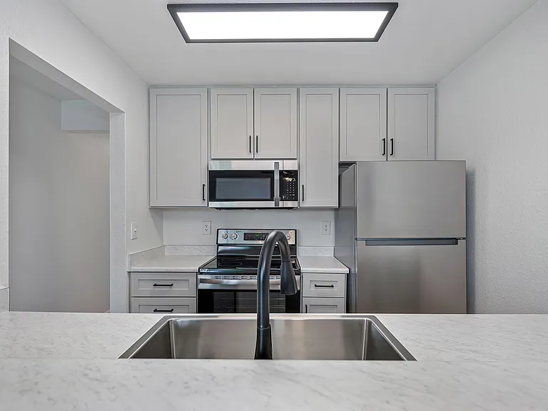 The Redwoods Apartments — Photo 12