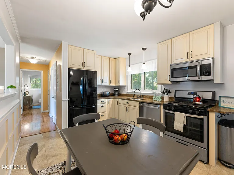2202 Beach Blvd — Photo 15