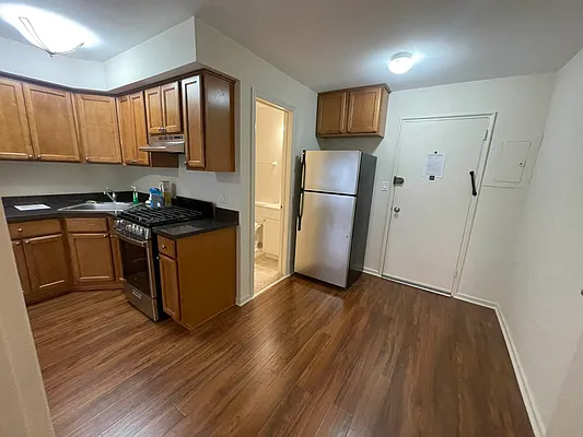 Rented by Metropolis International Realty Inc. | media 1