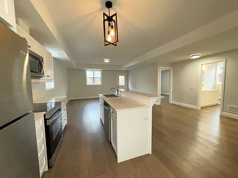 302 Edgehill Dr. — Photo 3
