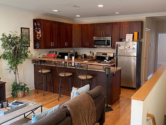 4th image of 2046 Fairmount Ave #3
