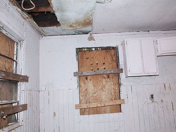 4th image of 4153 Caroline Dr