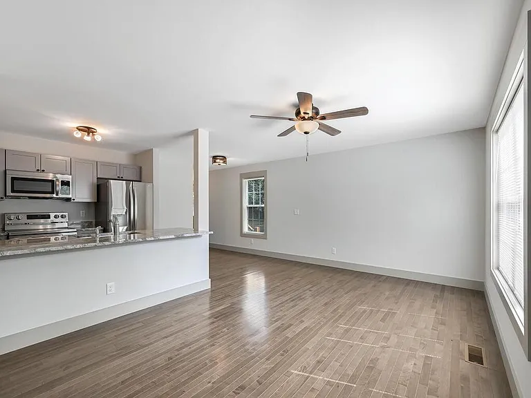 11 Fernwood Ave #2 — Photo 5
