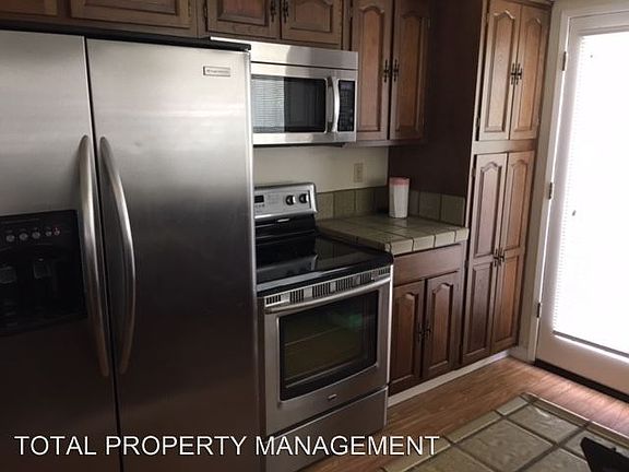 3rd image of 208 Charter Oaks Cir