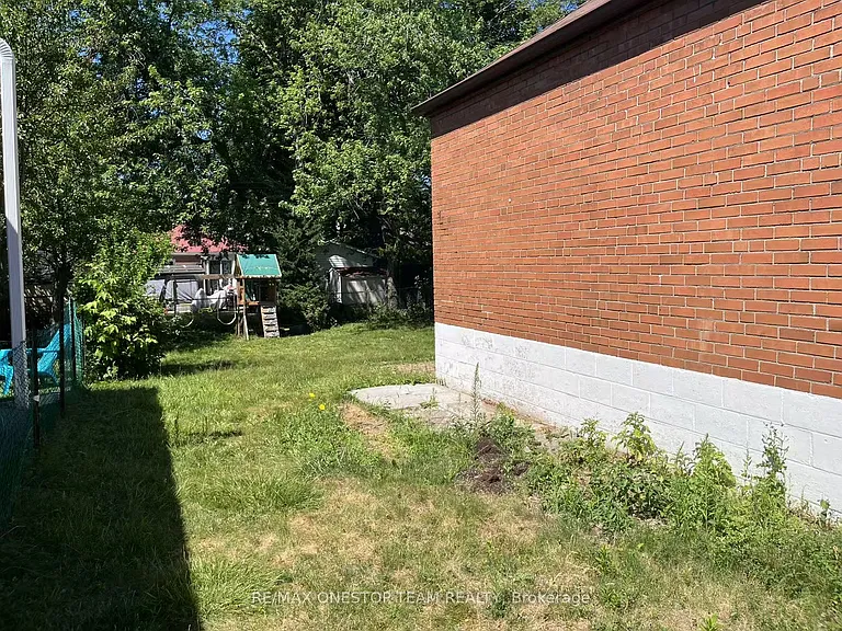 936 Pharmacy Ave — Photo 25