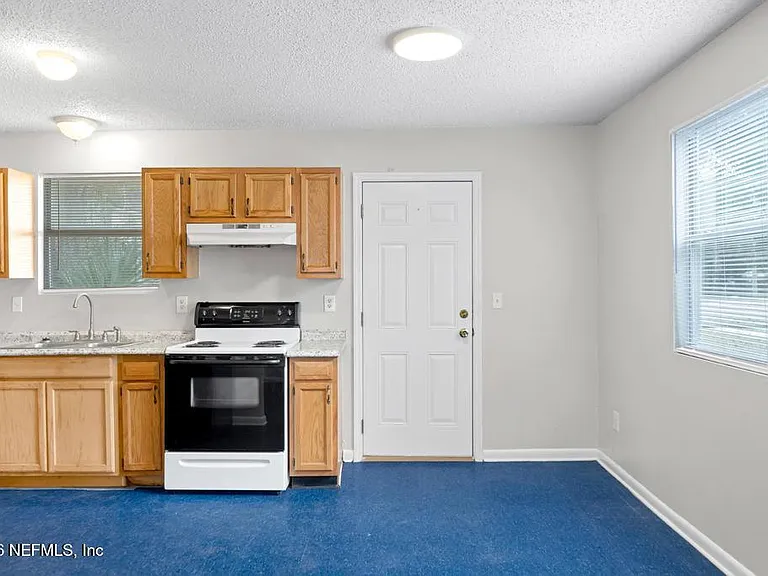 850 Spearing St — Photo 12