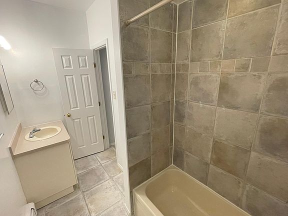 5th image of 450 E Park Ave APT 1