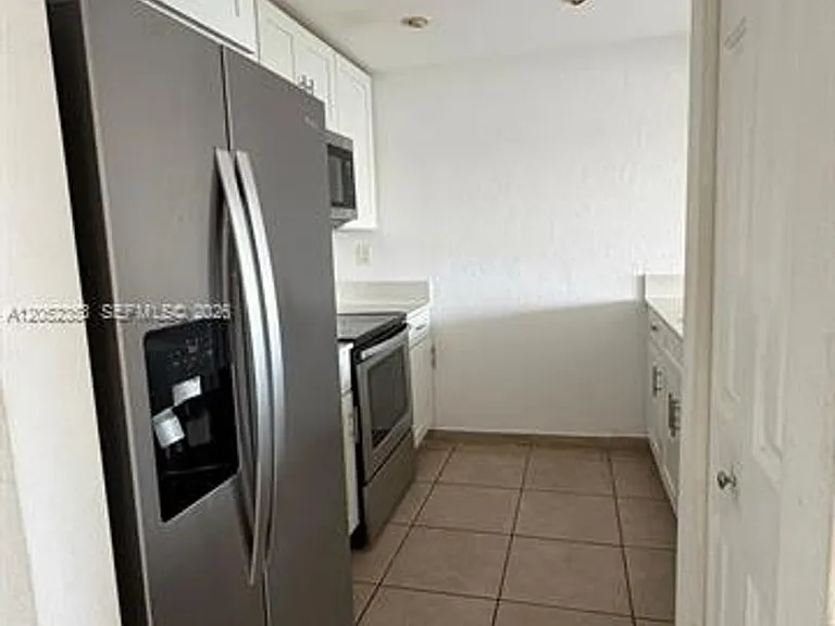600 NE 36th St #CU-714 — Photo 4