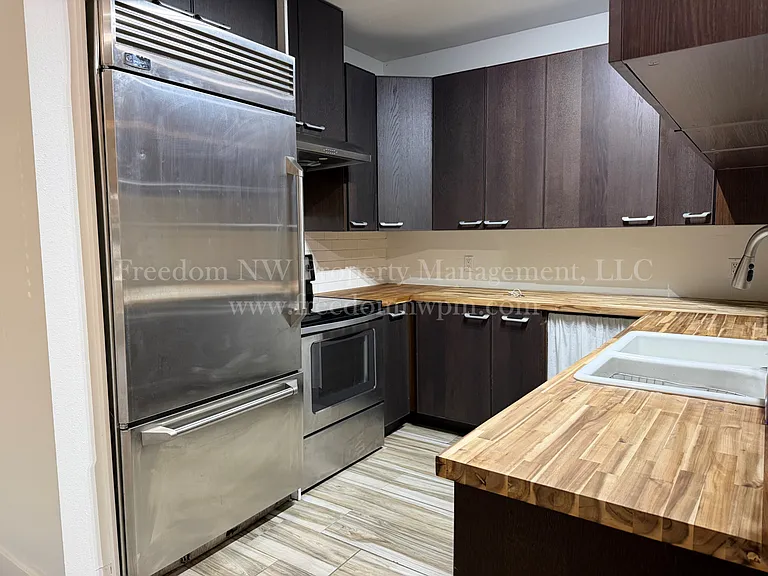 105 W Walnut St — Photo 6