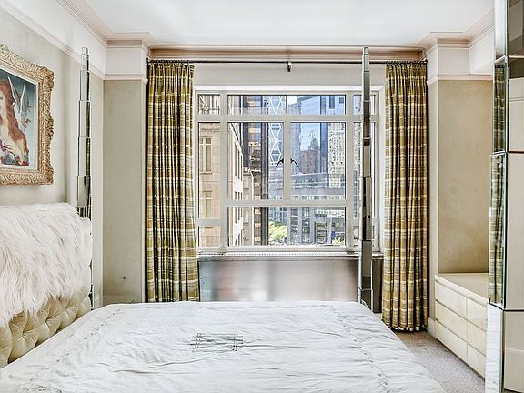 5th image of 25 Central Park W APT 10F