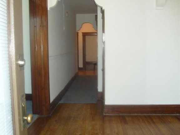 3rd image of 2130 Harris Ave
