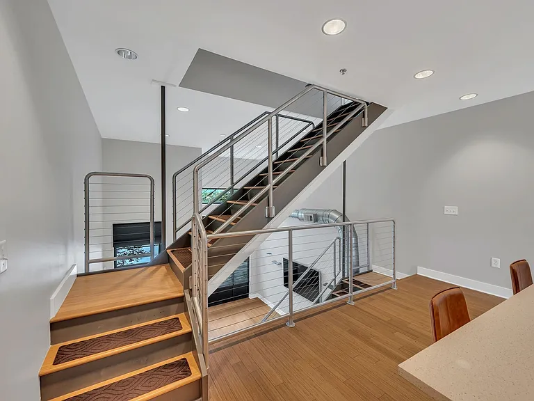 1100 Russell St #102-1 — Photo 13