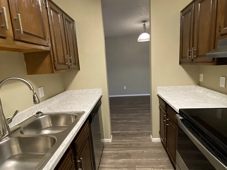 6800 Camden Ln — Photo 29