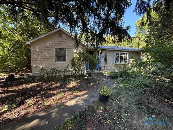 28665 Georgia Rd, Perrysburg, OH 43551