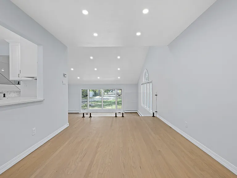 Cedarhurst St — Photo 3