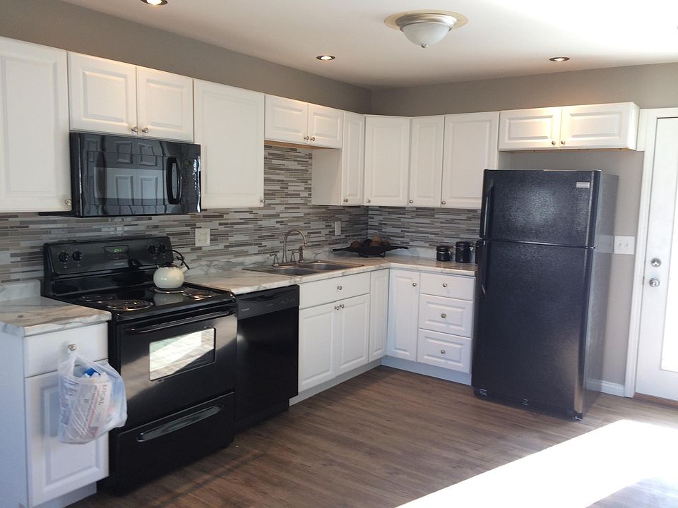 1st image of 14 Skyway Dr