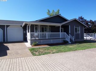 890 S 3rd St, Cottage Grove, OR 97424
