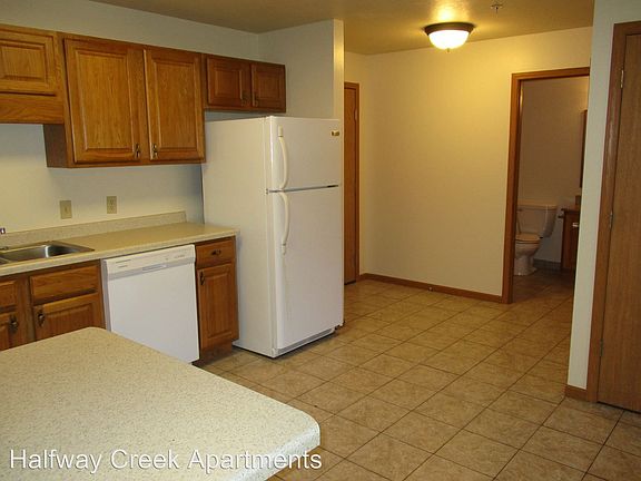 4th image of 970 Linden Dr APT 102