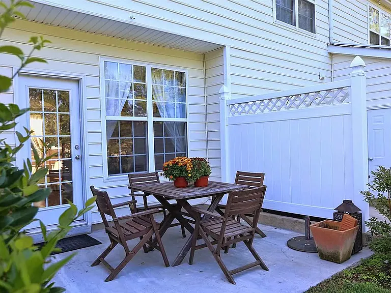 412 Colwick Ln — Photo 11