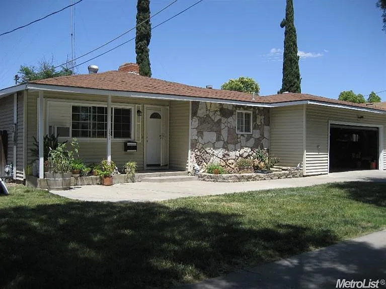 151 Tokay Ave photo 1