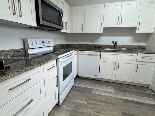 307 Lakeview Dr APT 202, Fort Lauderdale, FL 33326