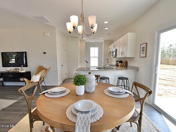 5th image of 1037 Pine Ridge Court