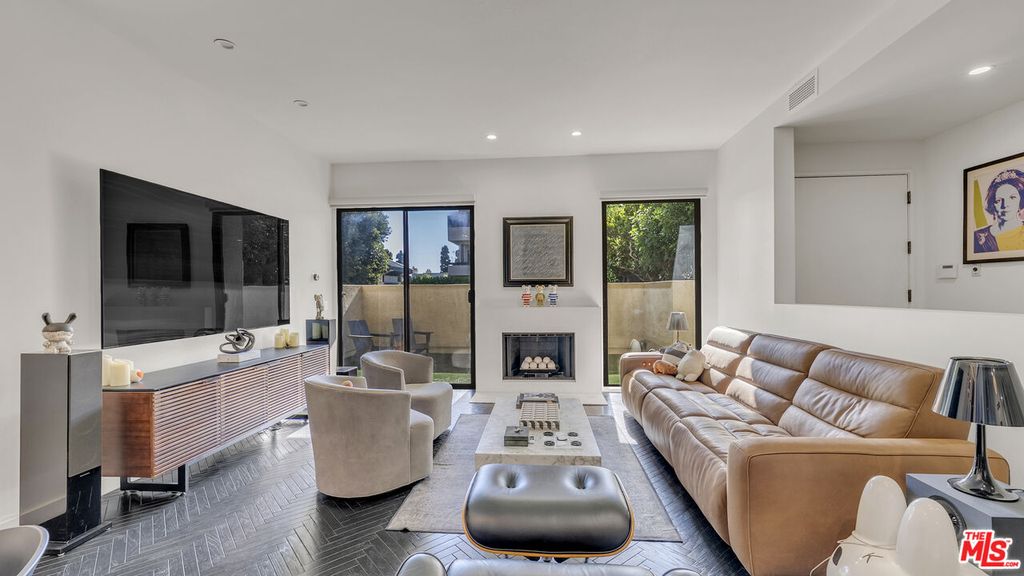 2392 Century Hl, Los Angeles, CA - View 2