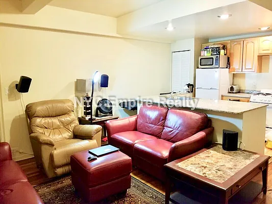 Rented by NYC Empire Realty Inc | media 2