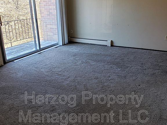 5th image of 408 McKay Ave S #23