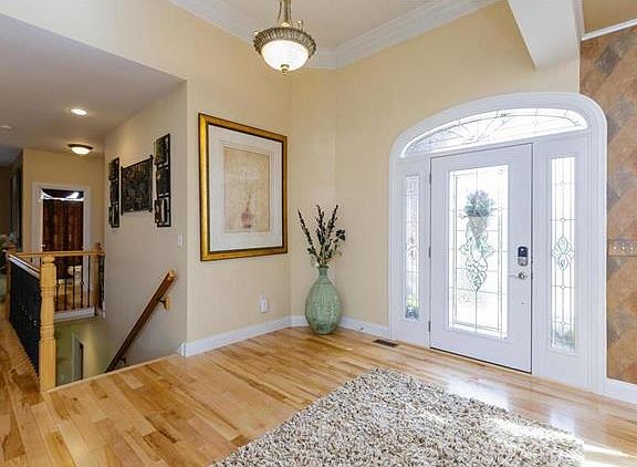2nd image of 1009 Castleview Ct