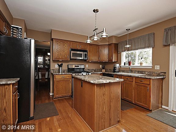 4th image of 210 Grafton Way NE
