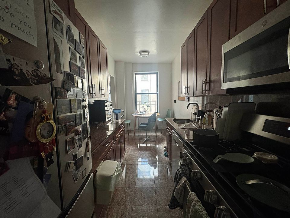 2nd image of 150 Crown St APT D10