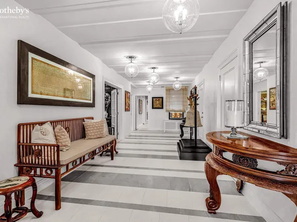 1010 5th Avenue image 2 of 20