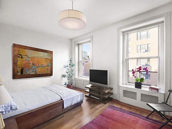 3rd image of 39 1/2 Washington Sq S APT 9