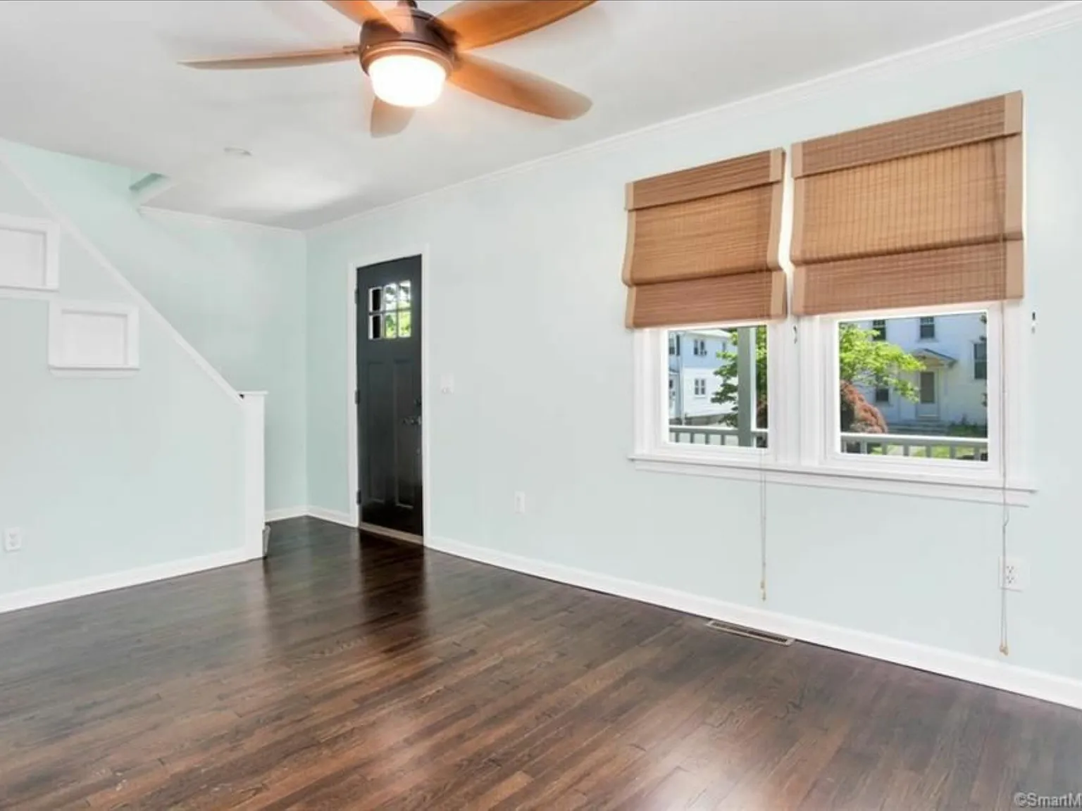 322 Castle Ave — Photo 2