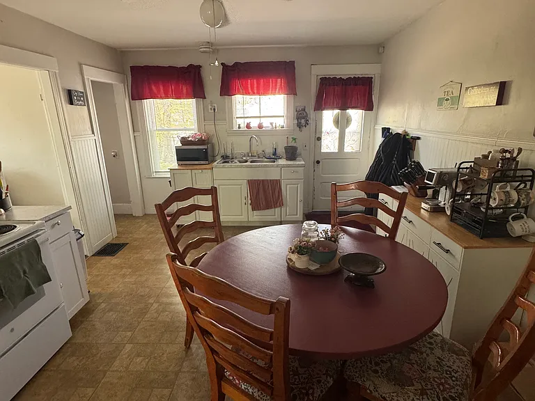 260 Main St — Photo 10