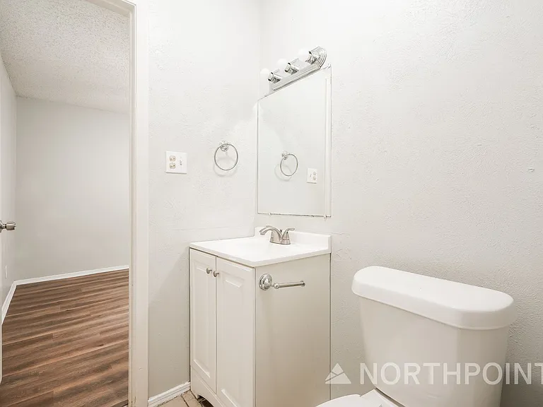 803 Lisa Ln — Photo 13