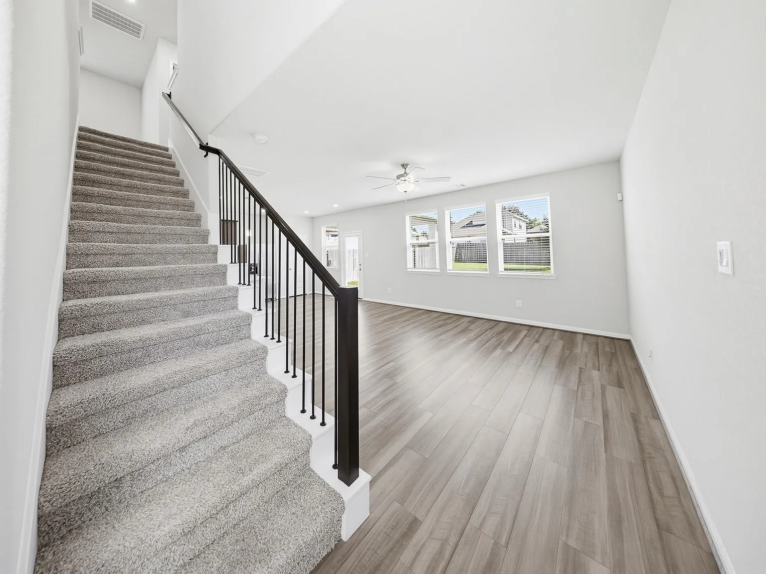 3 bed, 2.5 bath, 1576 sqft, $2,000 — Photo 3