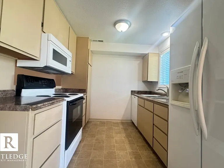 826 Bennett Ave #A-D — Photo 6